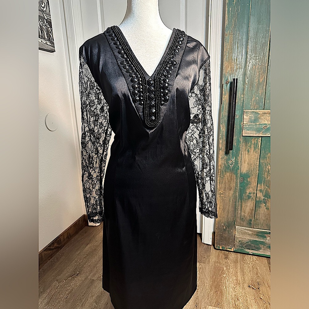 Black Modal Satin
Bead V Neck tunic dress lace sleeves woman size 16